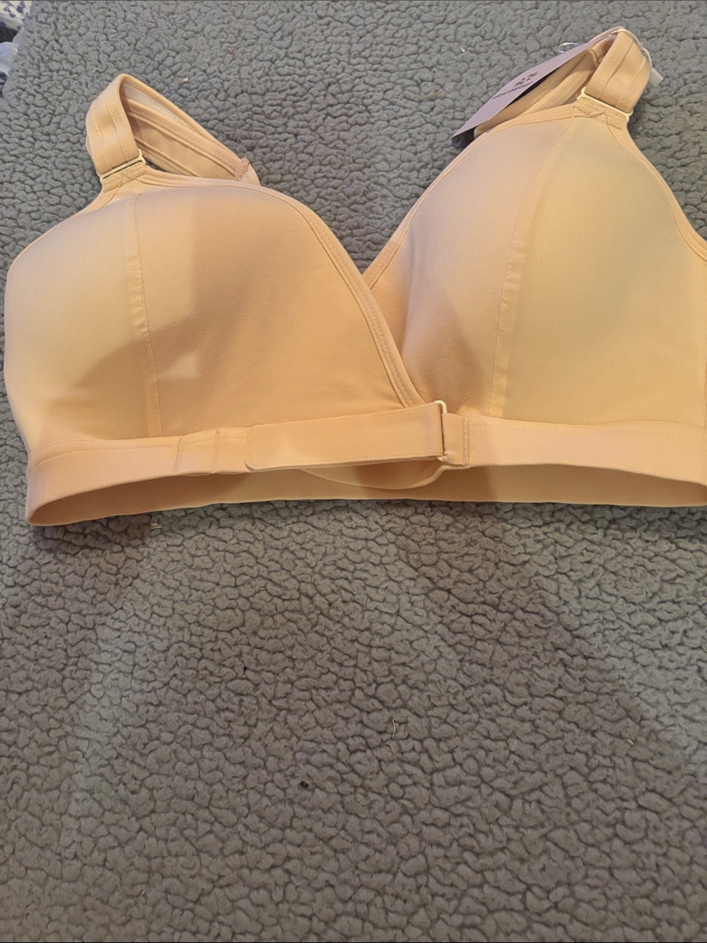 NWT Vera Comfort Adaptive Wireless Comfort Bra in Light Nude